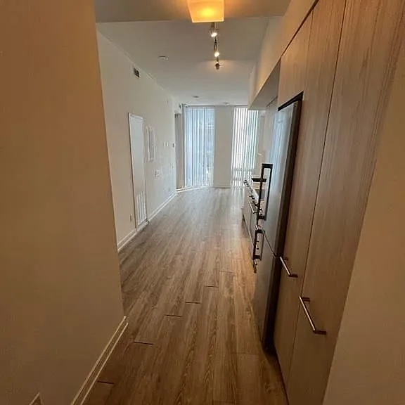 28 Wellesley St E #605 — Photo 8