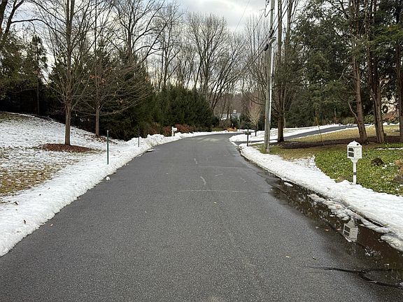 5th image of 320 Algonquin Rd