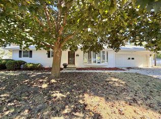 5521 East Dr, Loves Park, IL 61111