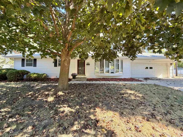 5521 East Dr, Loves Park, IL 61111