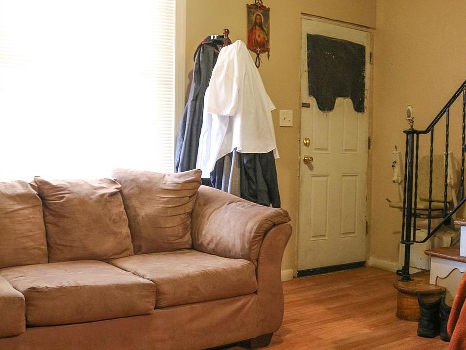 2nd image of 3245 Keim St