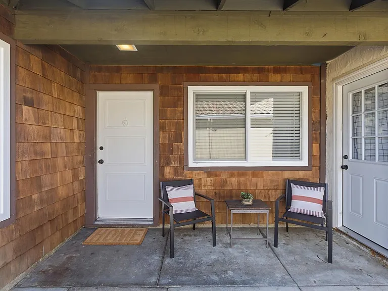 576 Mekler Dr — Photo 3