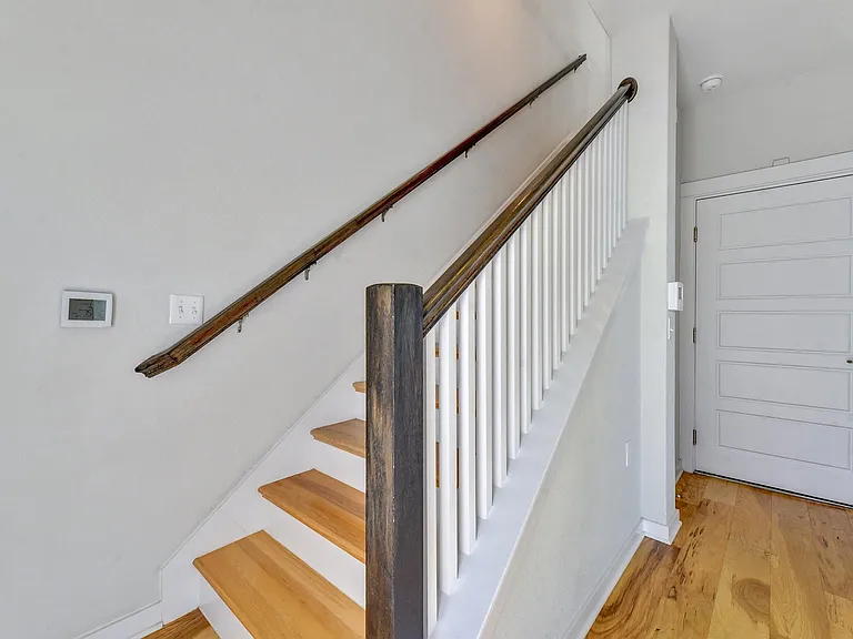 4622 Vaughan St — Photo 7