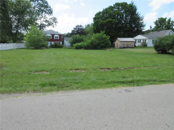 219 Burns Ave, Ellwood City, PA 16117