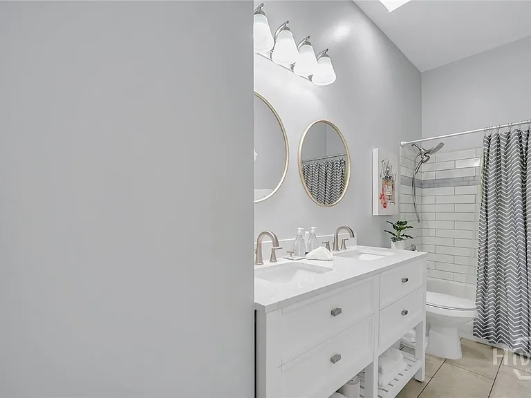 323 W 31st St #2 — Photo 18