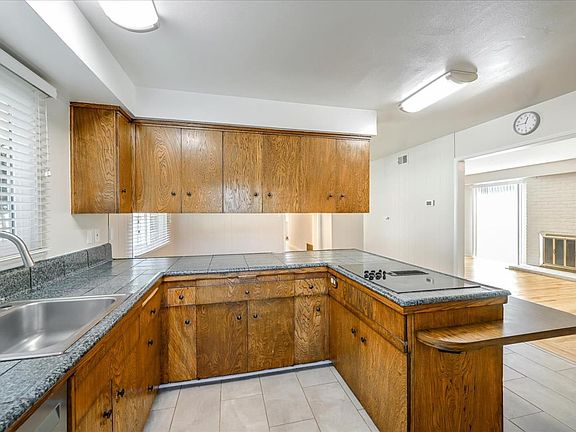 5th image of 2701 Plymouth Way