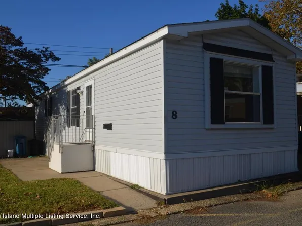 8 Monique Cir, Hazlet, NJ 07730