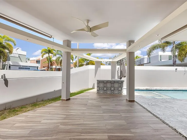P-25 Paseo Las Olas — Photo 18