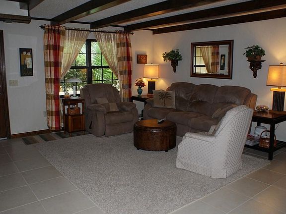 2nd image of 1681 Caroline Dr
