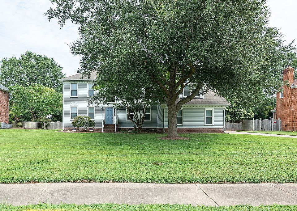 Street view of front yard