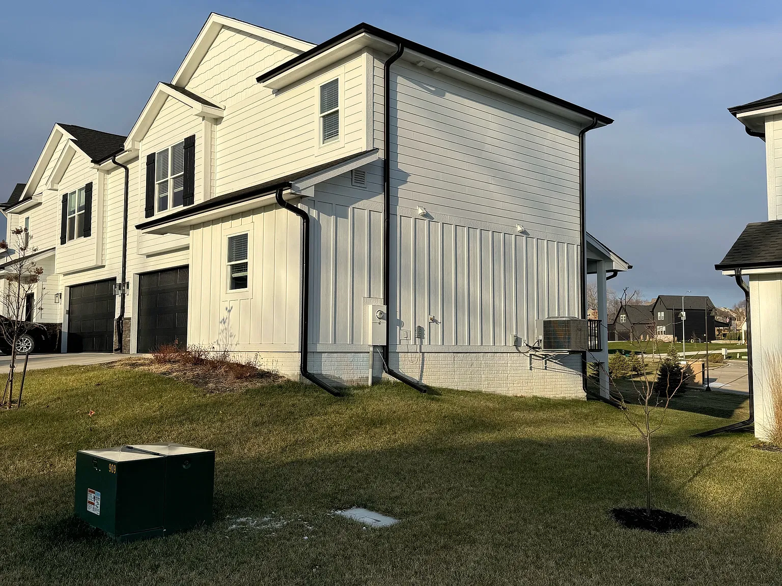 3 bed, 2.5 bath, 1450 sqft, $2,195 — Photo 4