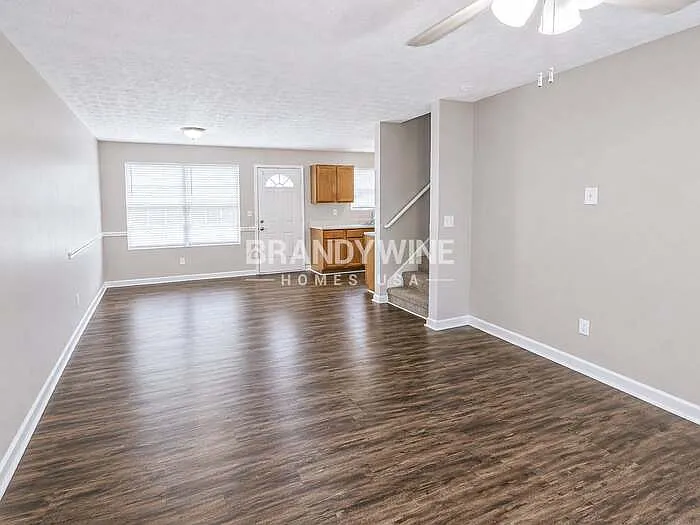 4 bed, 2.5 bath, 1700 sqft, $2,076 — Photo 4