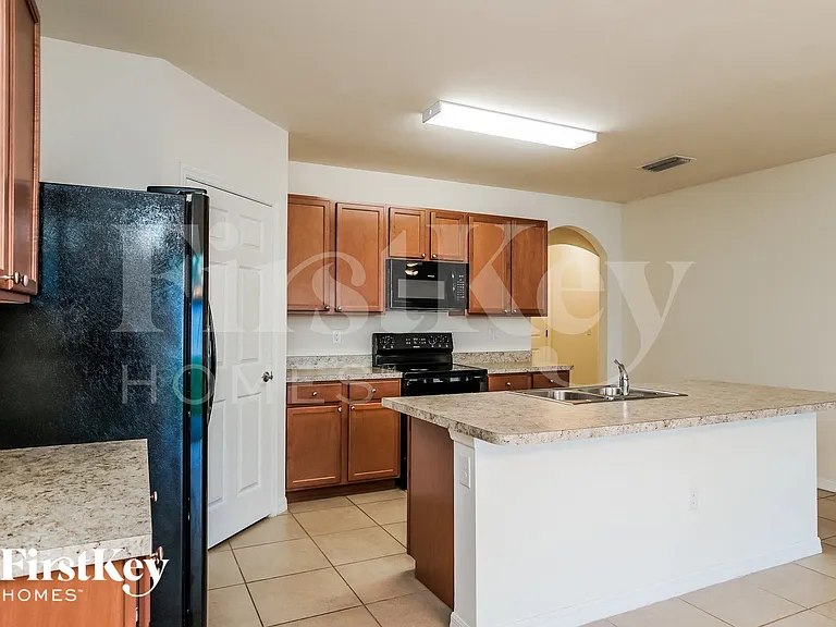 237 SE 3rd St — Photo 6