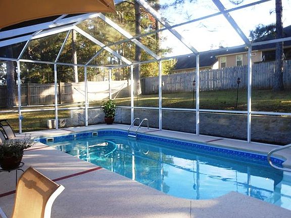 2nd image of 906 Park View Dr
