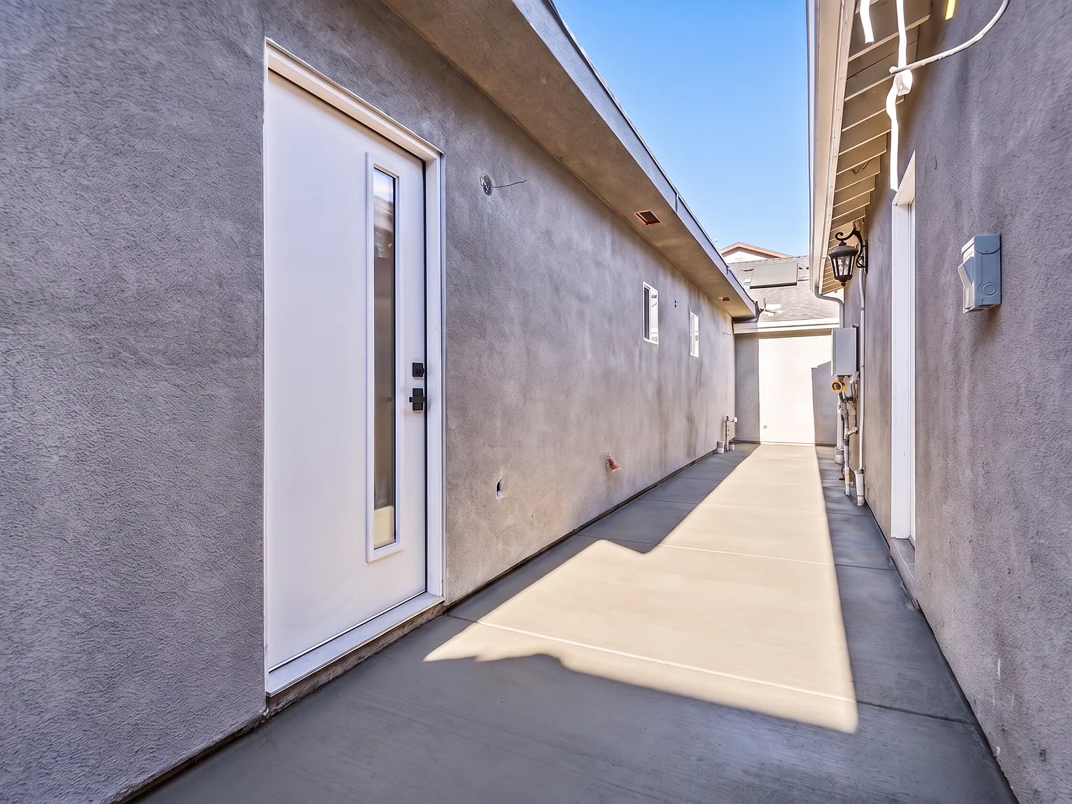 2 bed, 1000 sqft, $2,970 — Photo 2