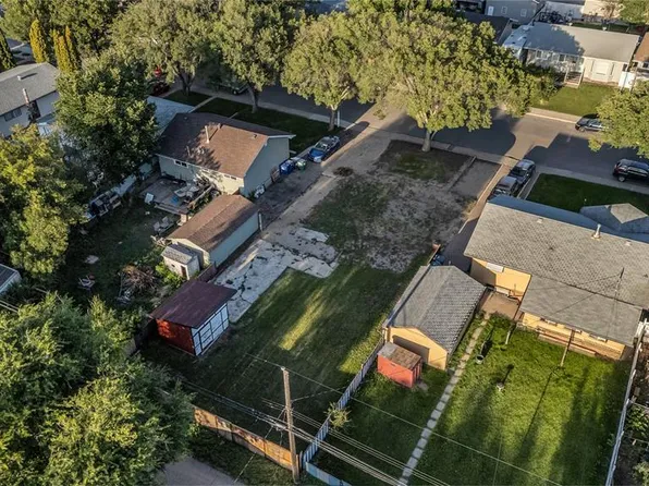 1713 D AVENUE N, Saskatoon, SK S7L 1N7