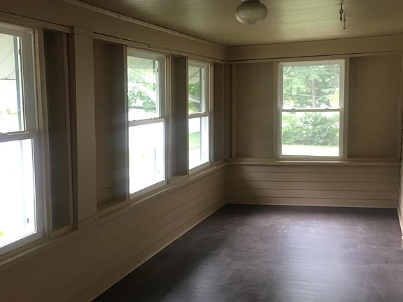 3rd image of 14764 Perry Ave
