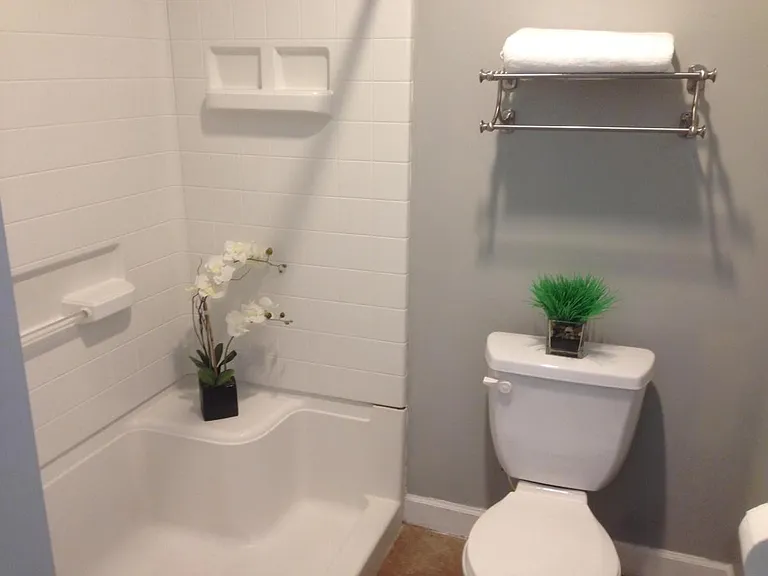 Upstairs full bathroom