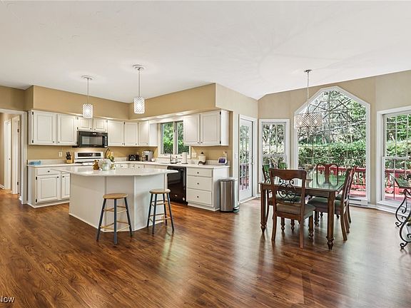 3rd image of 11610 Pinehurst Dr