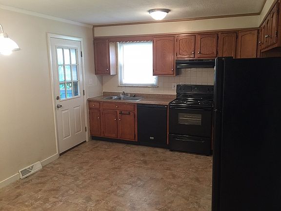 3rd image of 894 Sarbrook Dr