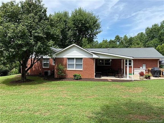3rd image of 161 Dogwood Ln