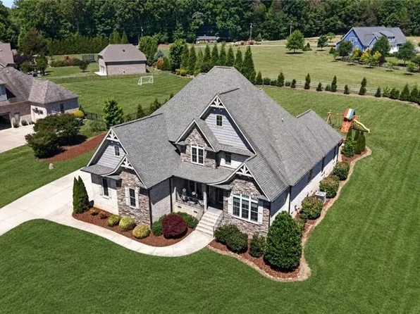 6634 Linville Ridge Dr, Oak Ridge, NC 27310