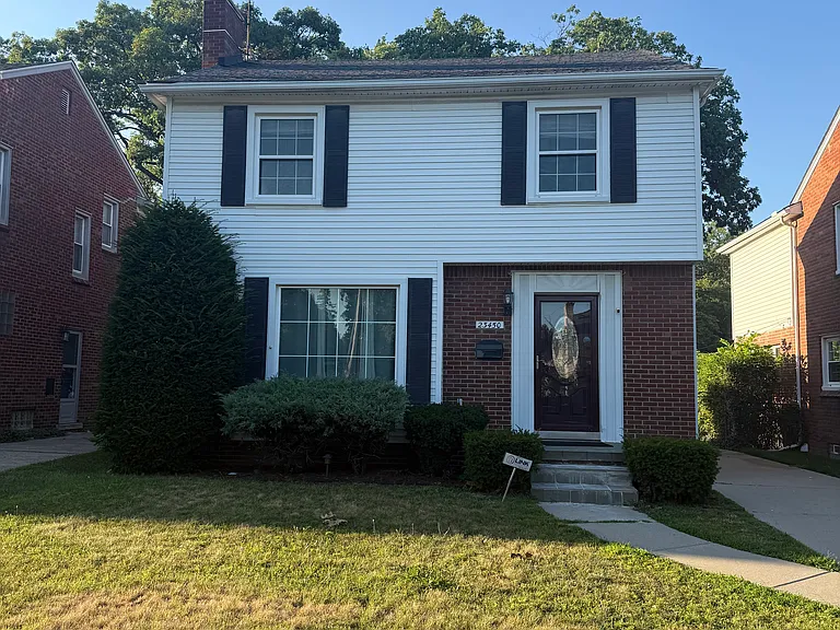 23450 Wilson Ave — Photo 2