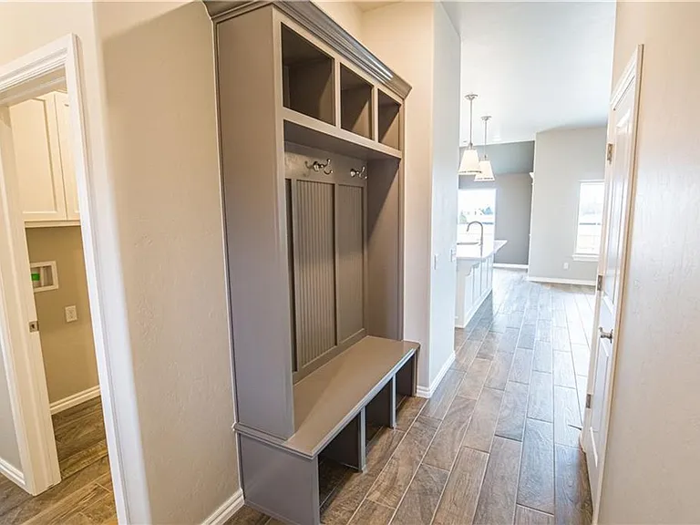 616 John Chisholm Way — Photo 3