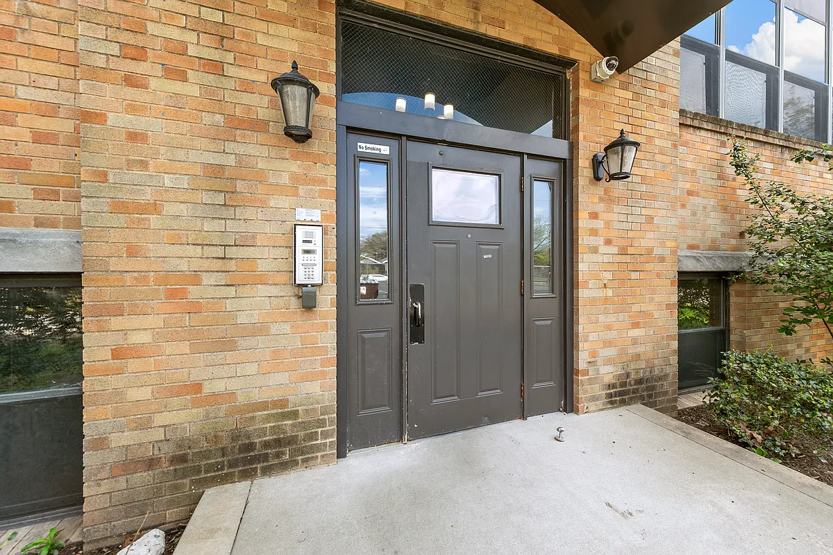 Building Photo - 5320 Brannon Ave #3C