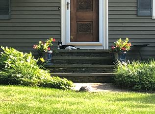 61 Mohawk Dr, Portsmouth, RI 02871