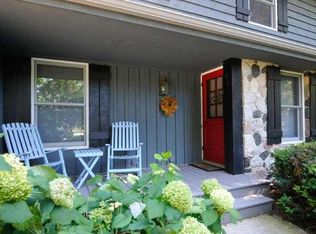 1602 Skyline Dr, Cedarburg, WI 53012