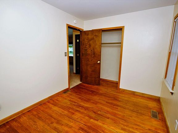 3rd image of 1080 Hawthorne Ave