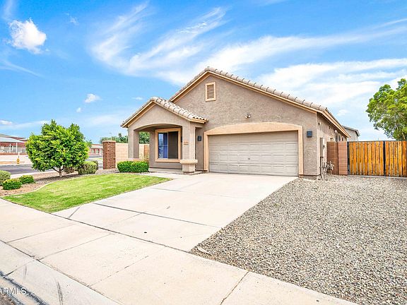 3rd image of 12698 W FLOWER Street