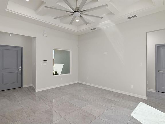 3rd image of 913 Trinity Dr