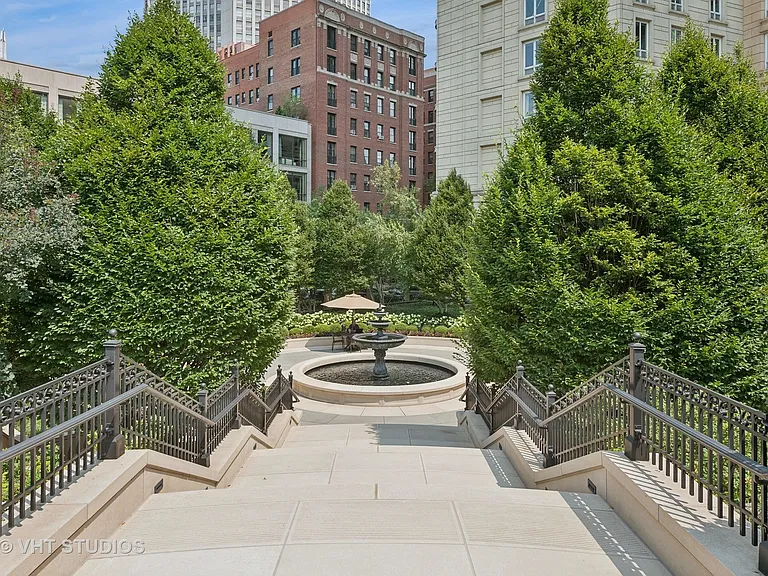2550 N Lakeview Ave #S204 — Photo 34