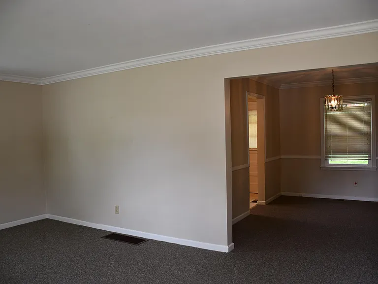 181 Saint James Dr — Photo 4