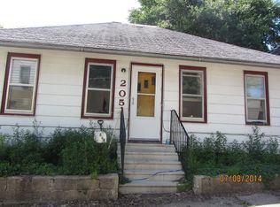 205 Maplewood St, Waterloo, IA 50703
