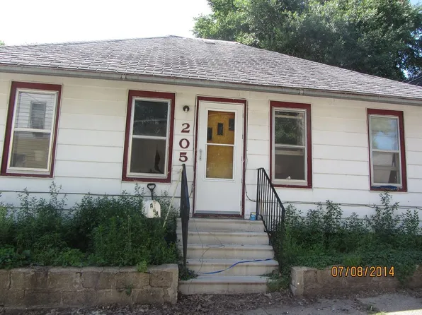 205 Maplewood St, Waterloo, IA 50703