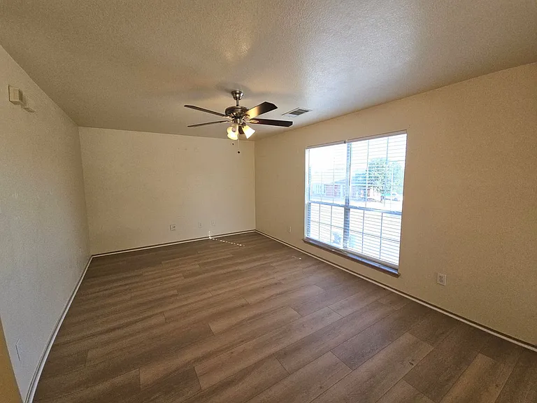 10945 Hawks Landing Rd — Photo 17