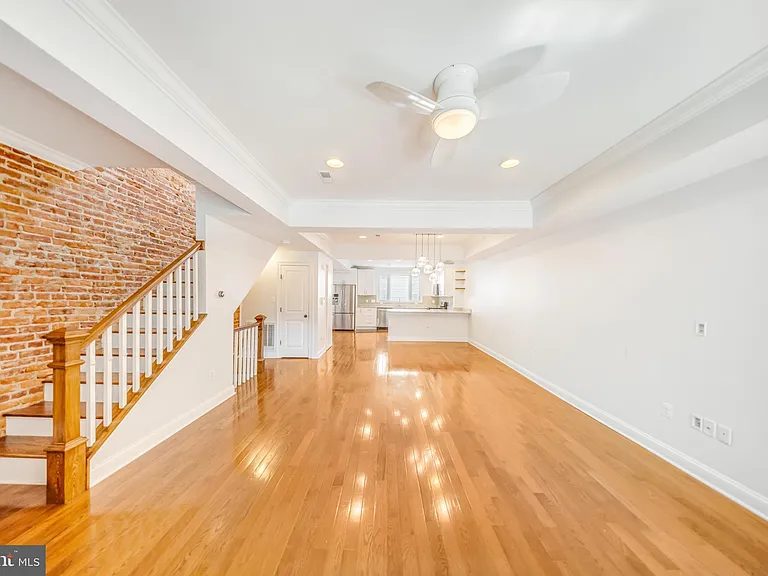 1505 Spring Pl NW — Photo 4