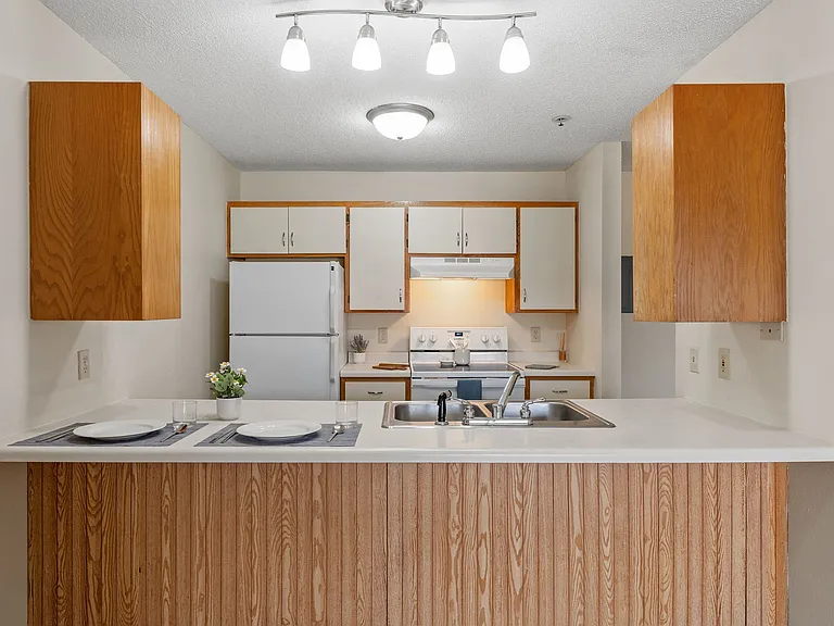 Camelot Square Living — Photo 5