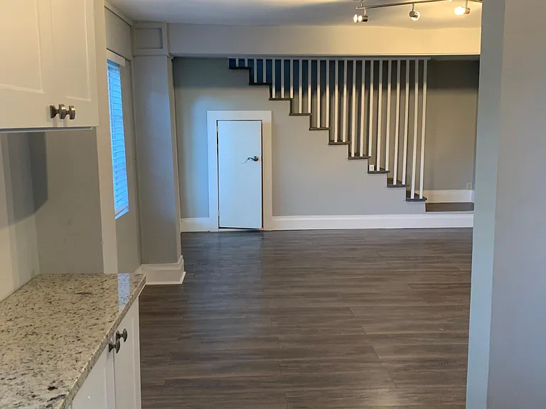 202 W Emma St — Photo 5