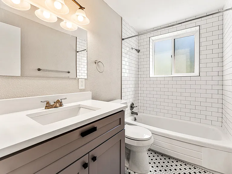 1302 Milwaukee St — Photo 8