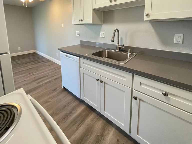 Wright Place Apartments — Photo 11
