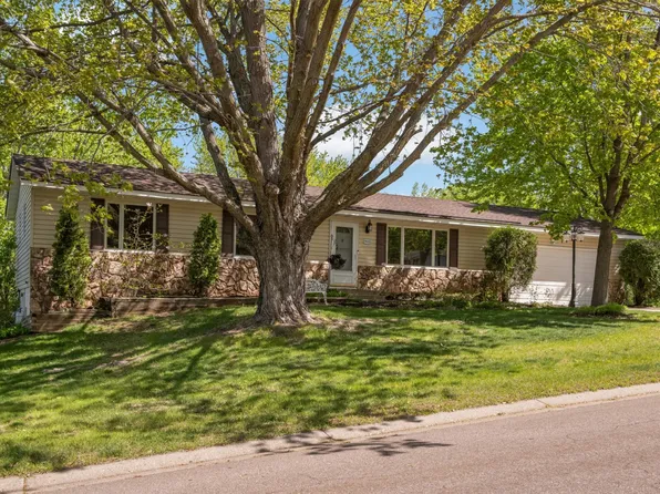 19055 Jordan Trl, Lakeville, MN 55044