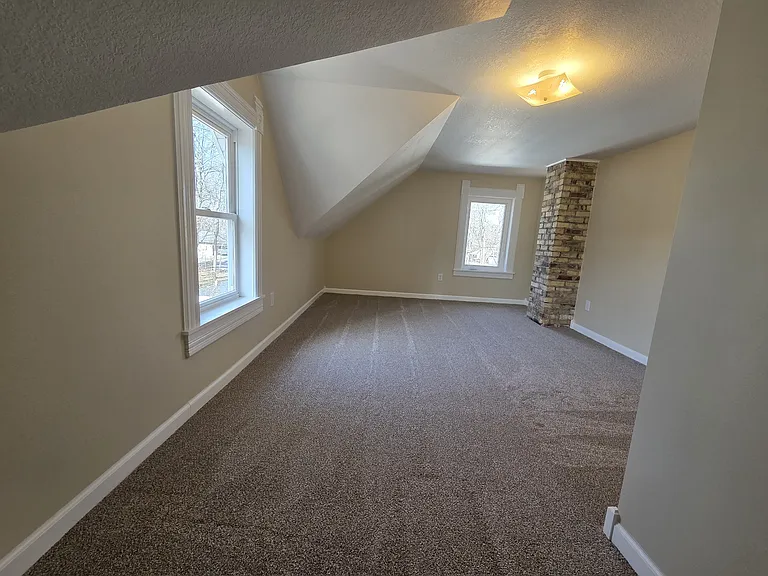 106 W Main St — Photo 12
