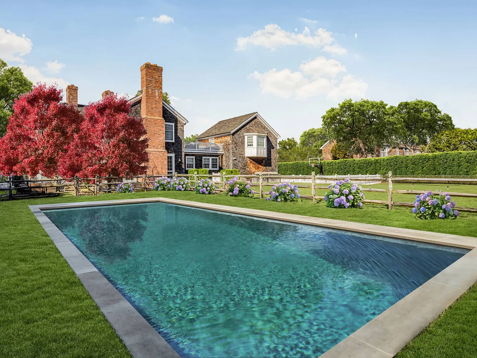 Bridgehampton South with Heated Pool and Gated Entry — Photo 4