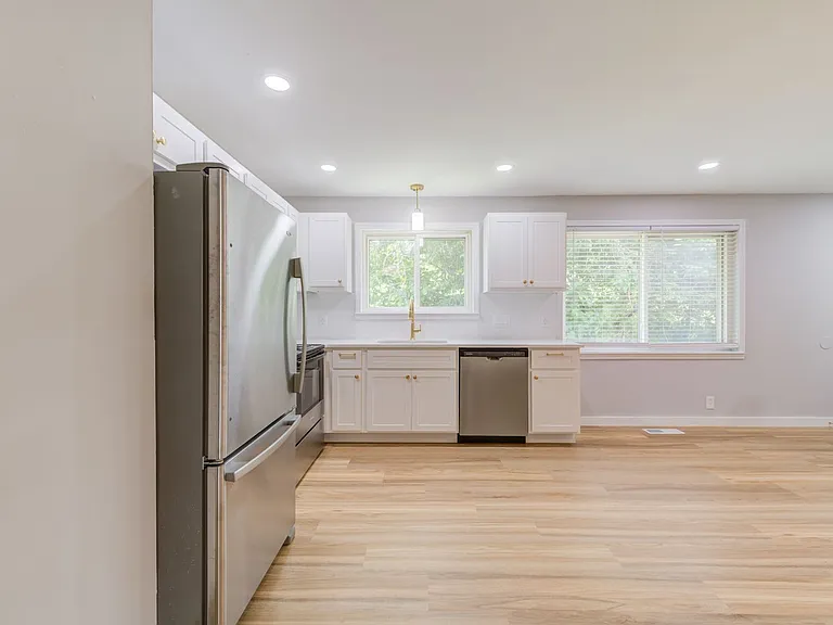 2303 Ida Dr — Photo 5
