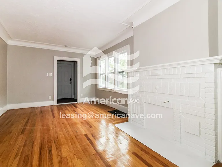 1224534_003_living_room_13847241.jpg