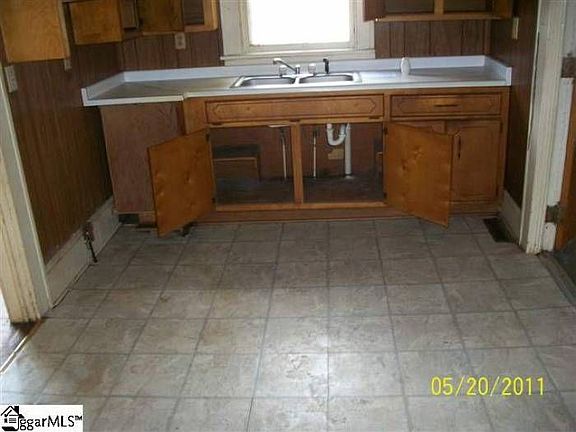 5th image of 115 Chandler St